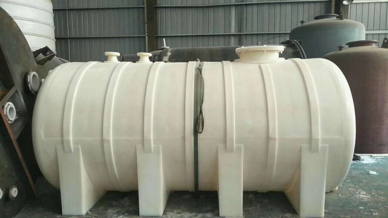 大型塑料儲罐安裝使用的注意事項